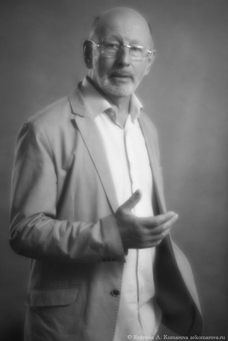 Член-корреспондент РАН, профессор, доктор философских наук, руководитель сектора социальной эпистемологии,  член Учёного совета