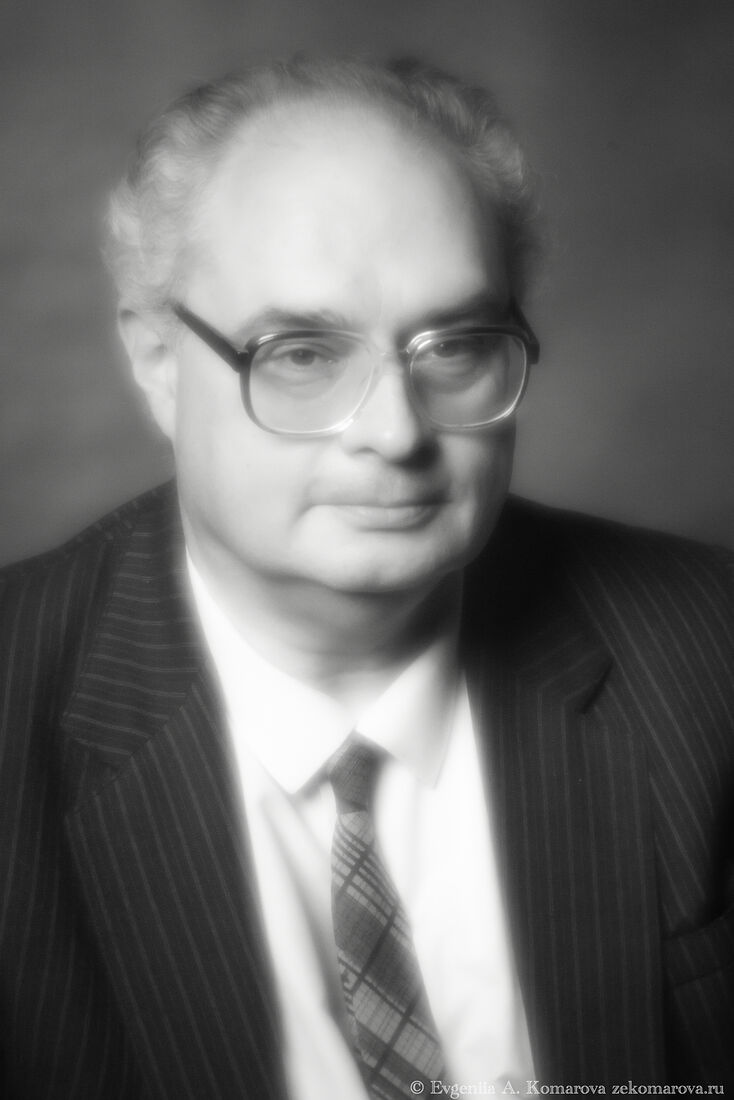 Доцент, доктор философских наук, ведущий научный сотрудник сектора истории русской философии, член Учёного совета